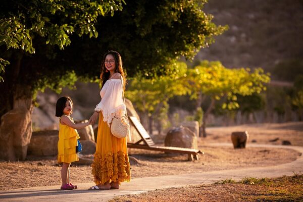 Mother of the Bride Dress Etiquette: 2024 Trends & Expert Style Guide